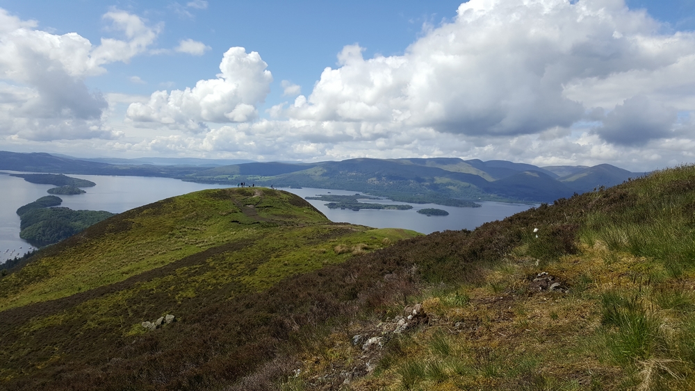 Le paysage depuis durant la montée de la Conic Hill